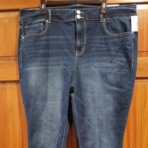 Maurices 22w Crop Darkwash jeans NWT